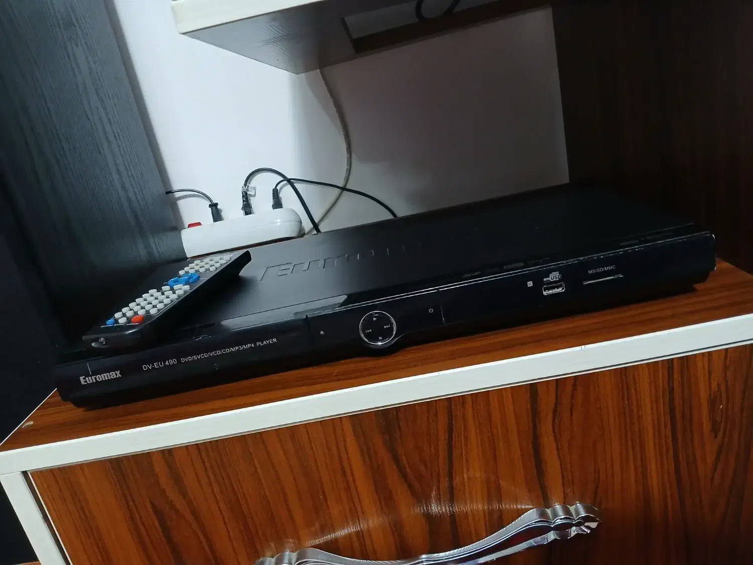 دی وی دی در حد نو|پخش‌کننده DVD و ویدیو|میانه, |دیوار