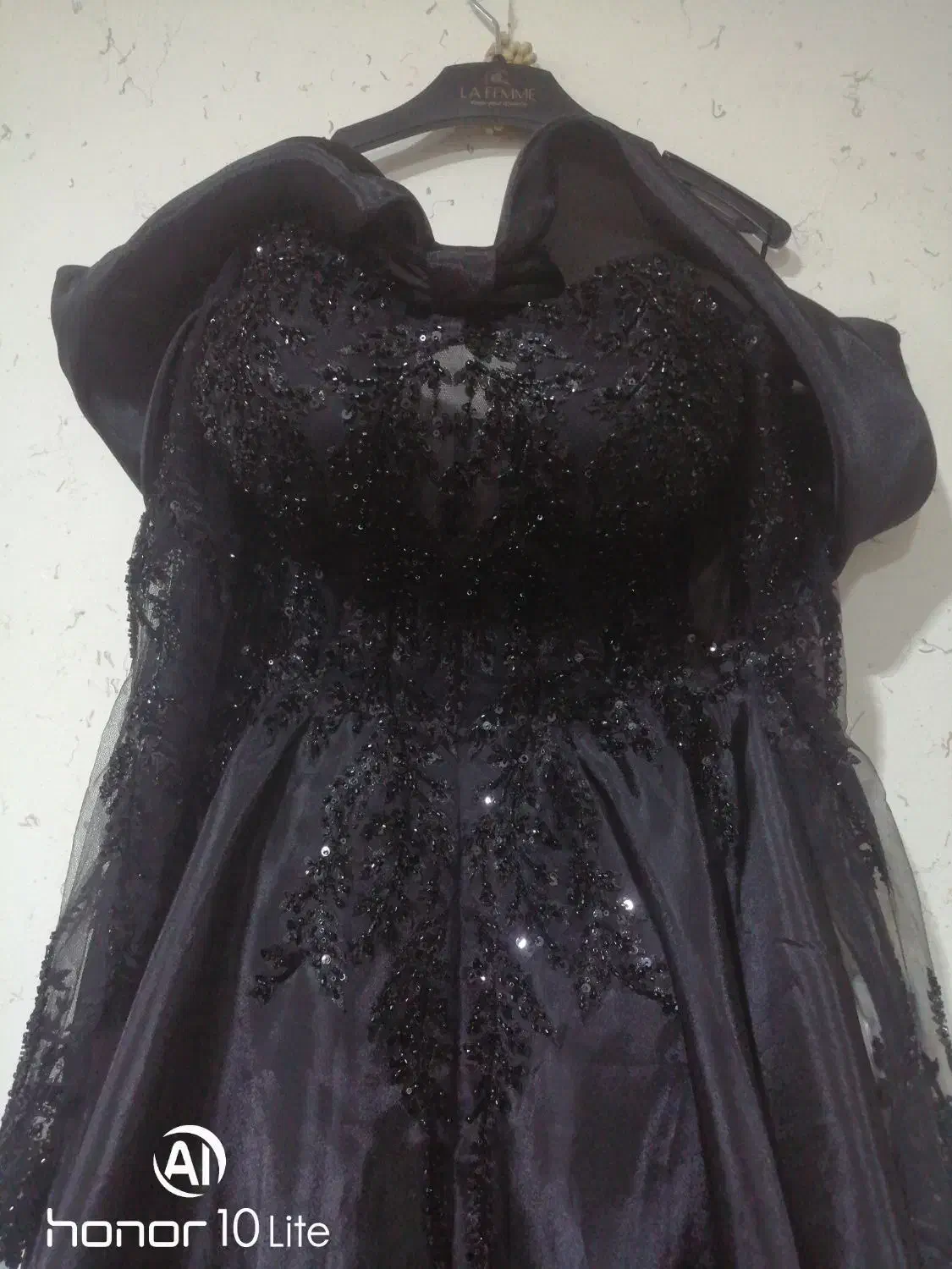 لباس مجلسی|لباس|تبریز, |دیوار