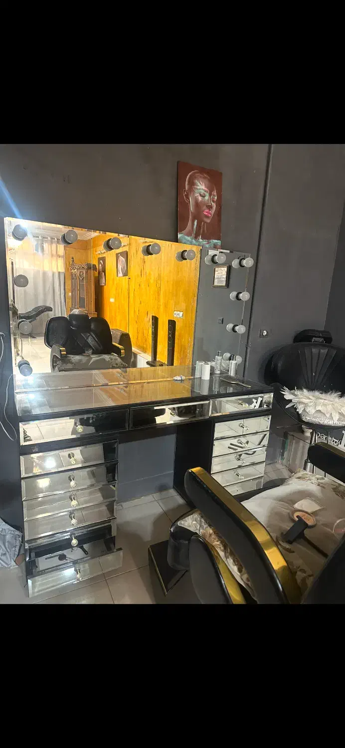 وسایل آرایشگاه|آرایشگاه و سالن‌های زیبایی|خرم‌آباد, |دیوار