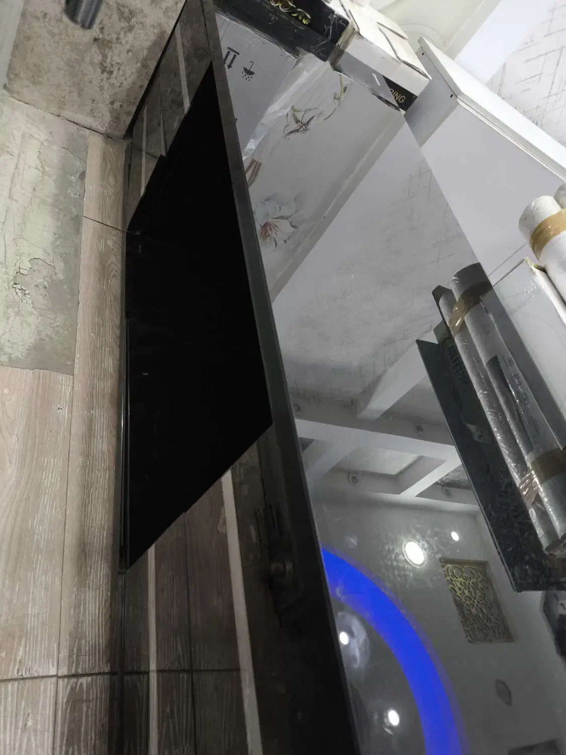 میز تلویزیون|میز تلویزیون|ری, علایین|دیوار