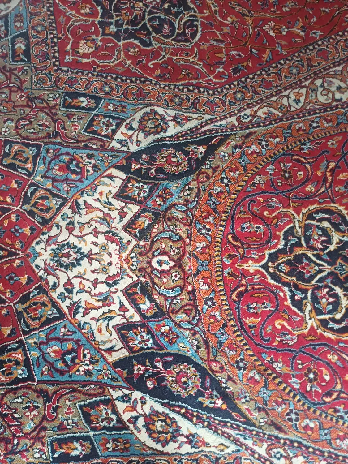 فرش قرمز با طرحی متفاوت سالم|فرش|خرم‌آباد, |دیوار