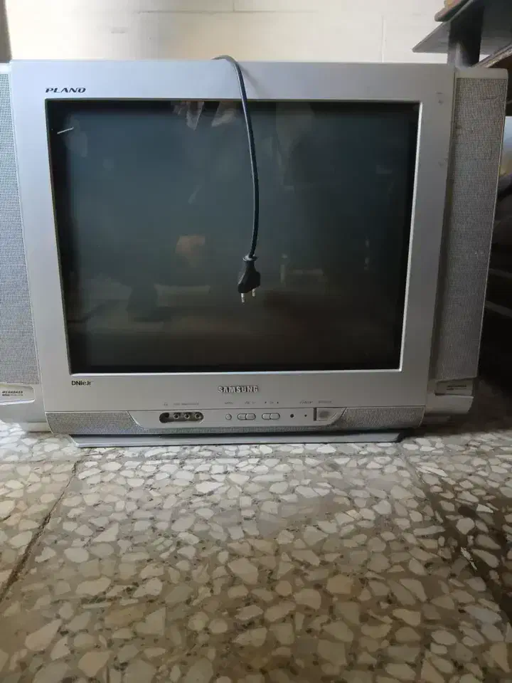 تلویزیون قدیمی|تلویزیون و پروژکتور|اصفهان, بهرام‌آباد|دیوار