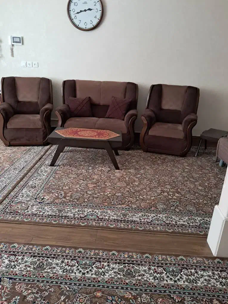 مبل راحتی ۷ نفره کاملا سالم|مبلمان خانگی و میز عسلی|قم, خاکفرج|دیوار