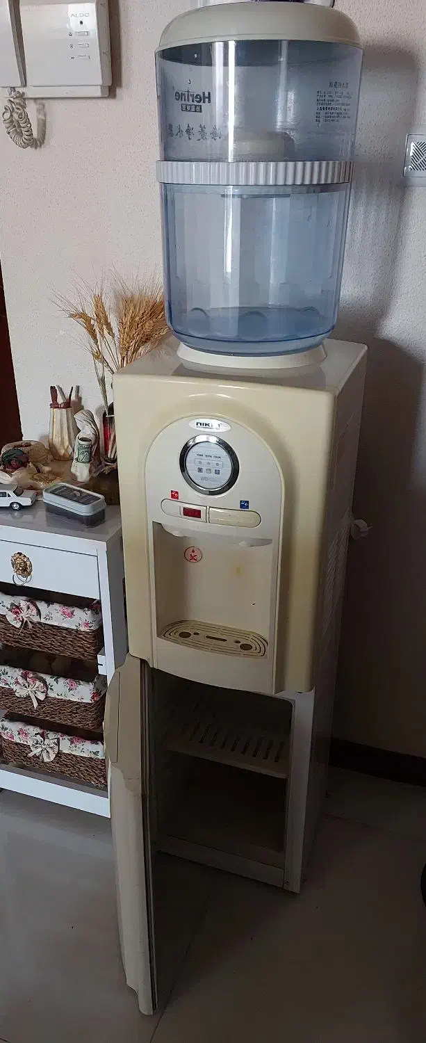 آب سرد کن نیکای کار کرده سالم در حد نو دارای یخچال|آب‌سردکن و تصفیه آب|شاهین‌شهر, شهرک امام علی|دیوار