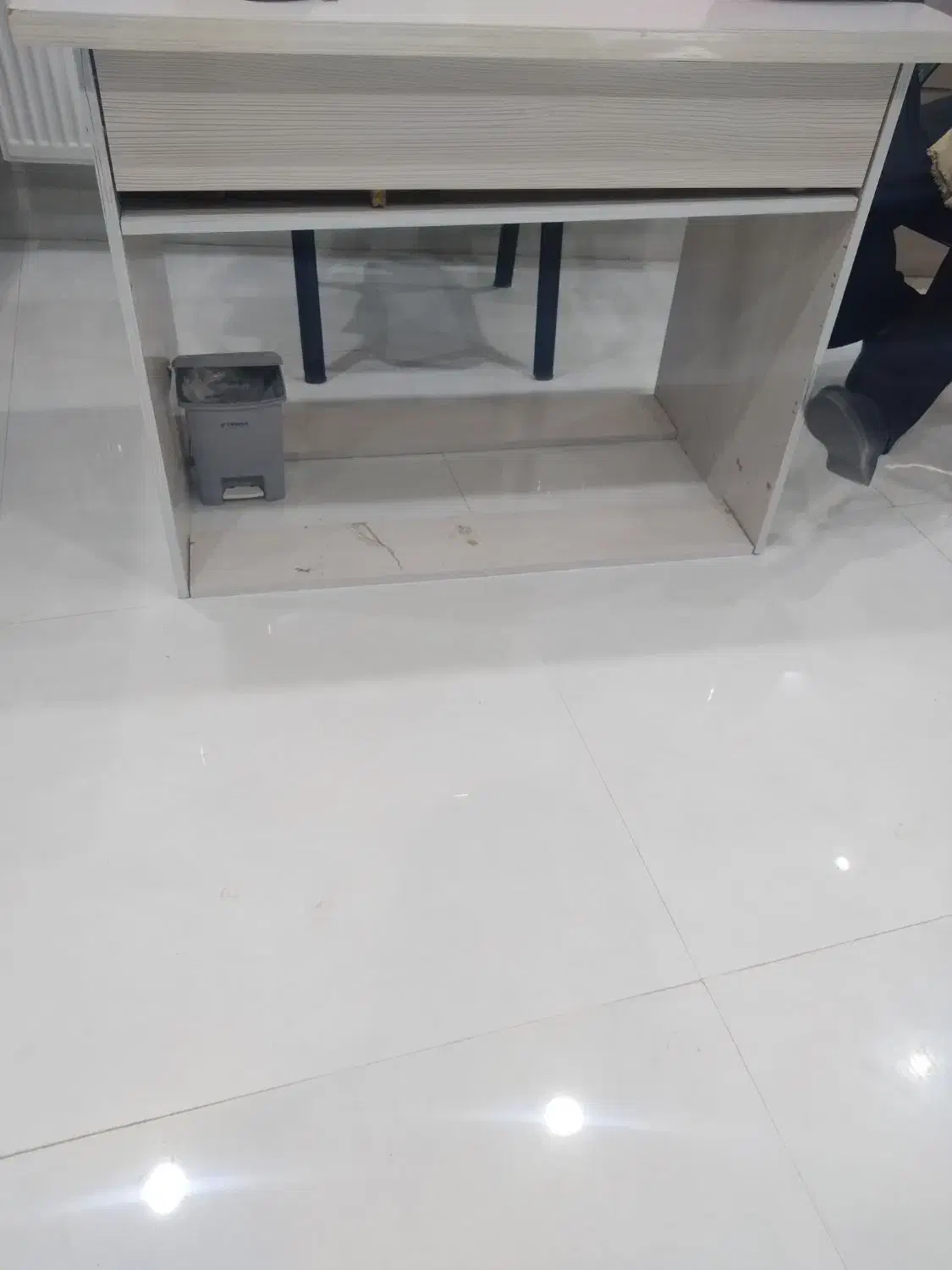 کلیه لوازم آرایشگاه ب علت جابجایی ب فروش میرسد|آرایشگاه و سالنهای زیبایی|تربتحیدریه, کاشانی|دیوار