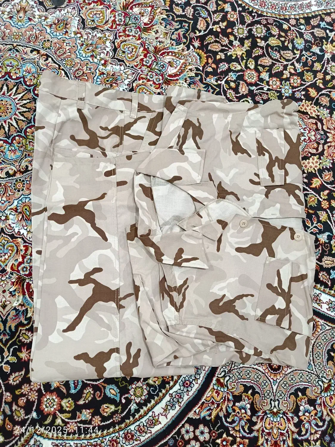 لباس سربازی|لباس|مسجد سلیمان, |دیوار