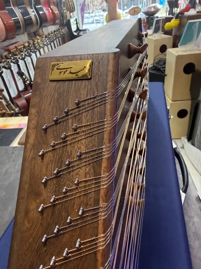 سنتور حمید موسوی|سازهای سنتی|کرمان, |دیوار