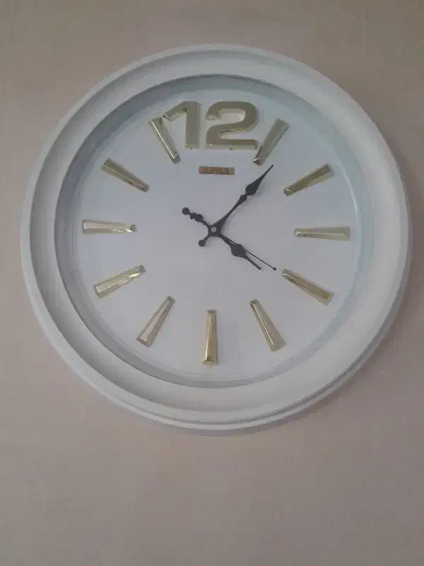 ساعت دیواری کاملا سالم قیمت مقطوع|ساعت دیواری و تزئینی|تهران, جوادیه تهرانپارس|دیوار