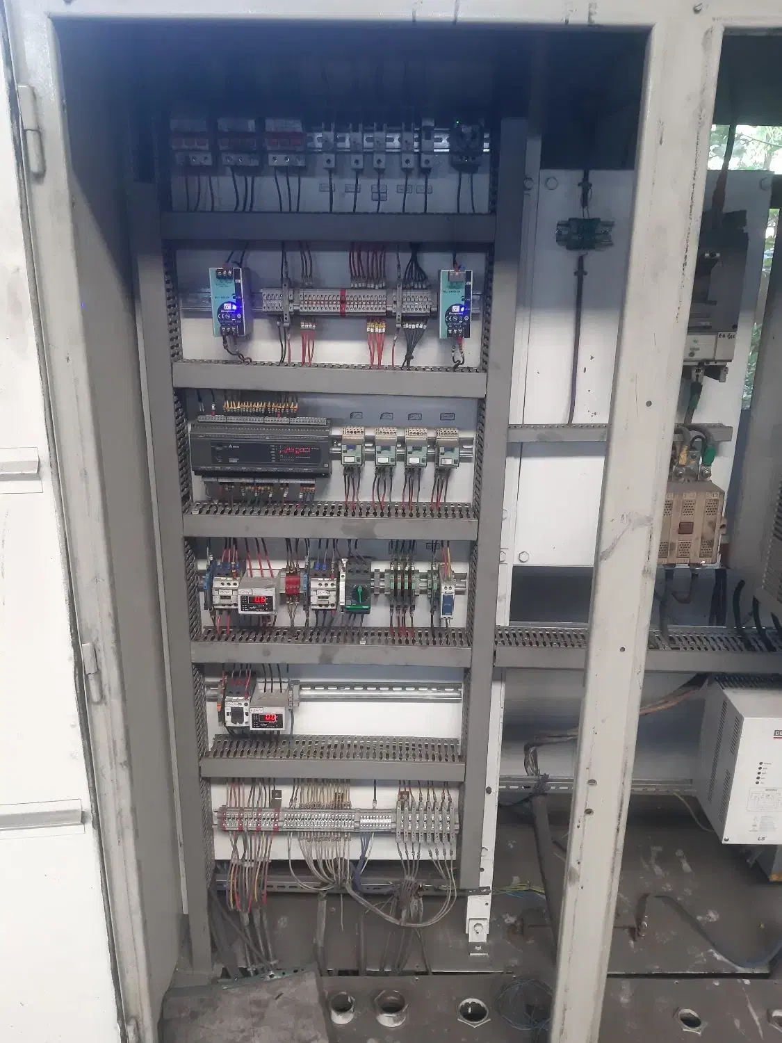 تعمیرات برق صنعتی|خدمات پیشه و مهارت|تبریز, |دیوار