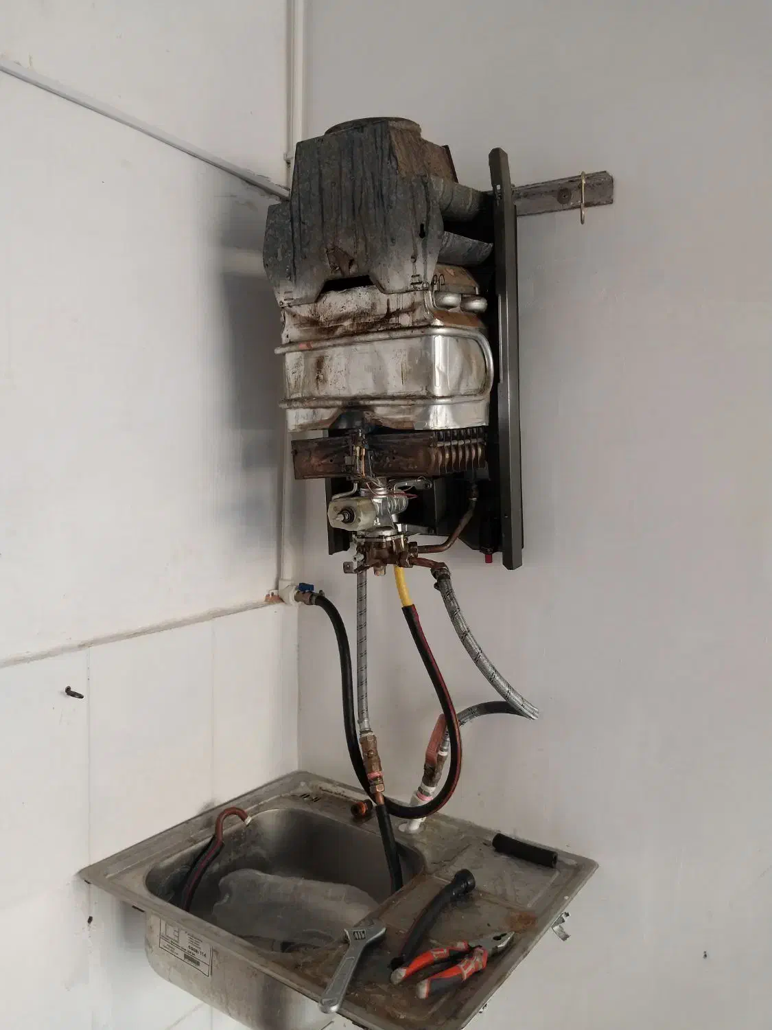 سرویس انواع لوازم گازسوز آبگرمکن اجاقگاز بخاری|خدمات پیشه و مهارت|بیرجند, |دیوار