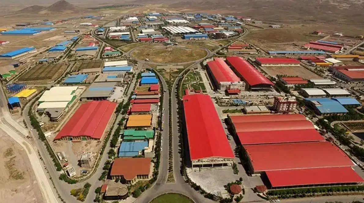 استخدام کارگر آقا و خانم با حقوق عالی|استخدام صنعتی، فنی، مهندسی|ساوه, |دیوار