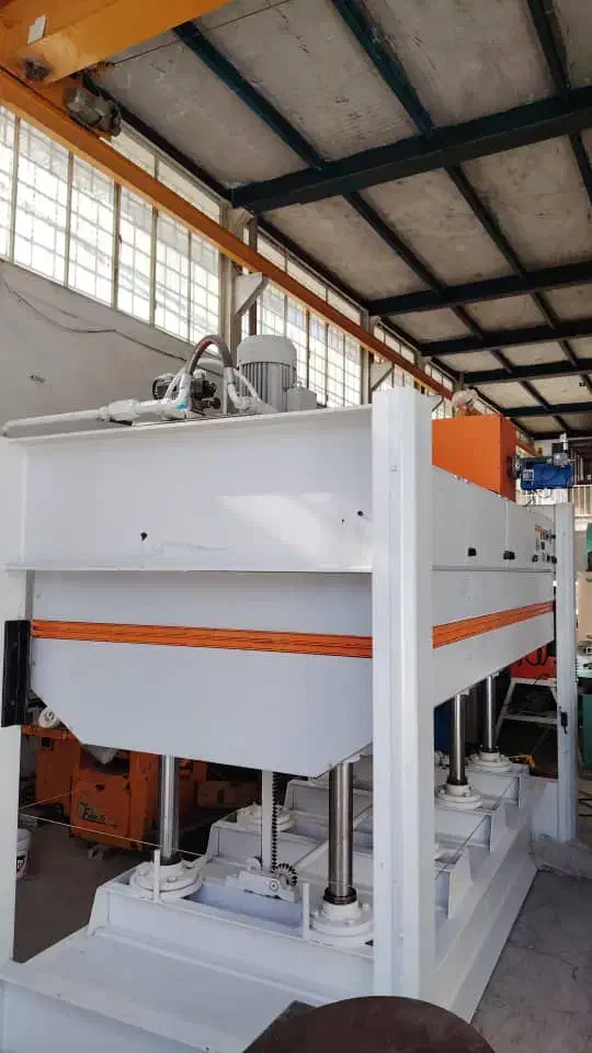 دستگاه برش380 پایون و پرس روکش 3 متر سپاهان|ماشینآلات صنعتی|مشهد, نوید|دیوار