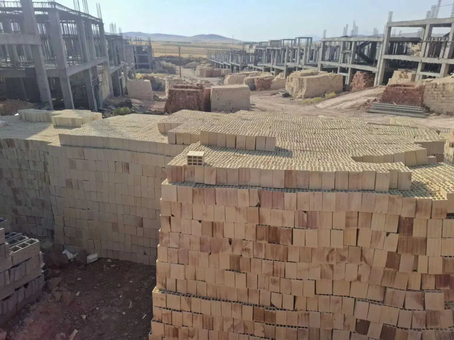 اکیب اجر چینی سفال نیازمندیم فقط تماس جوابگو هستم|استخدام معماری، عمران و ساختمانی|کرمانشاه, |دیوار