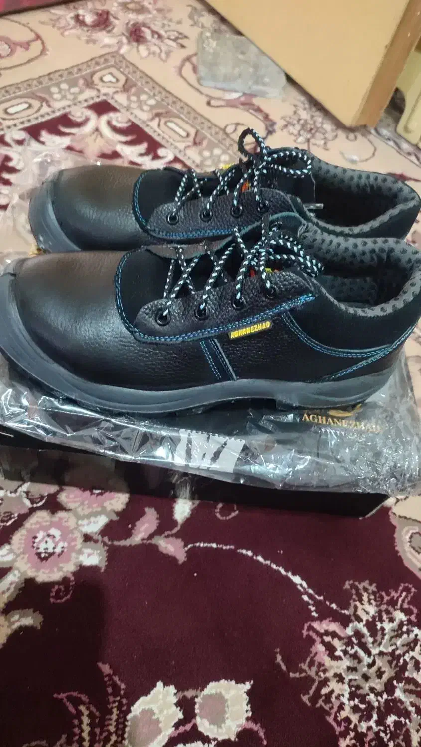 کفش کار کیفیت عالی|کیف، کفش، کمربند|بم, |دیوار