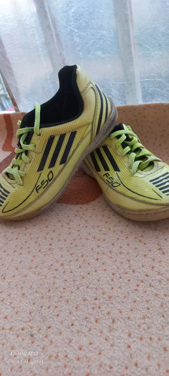 کفش فوتبال|کیف، کفش، کمربند|گرمی, |دیوار