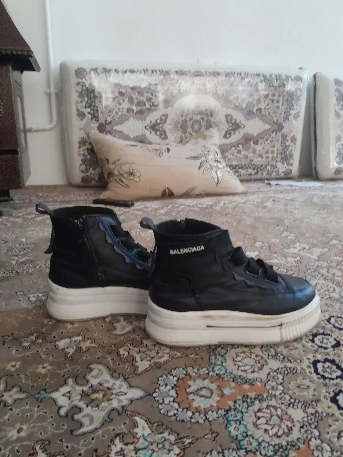 نیم بوت بالنسیا گا سالم بدون پارگی سایز ۴۰|کیف، کفش، کمربند|کوهدشت, |دیوار