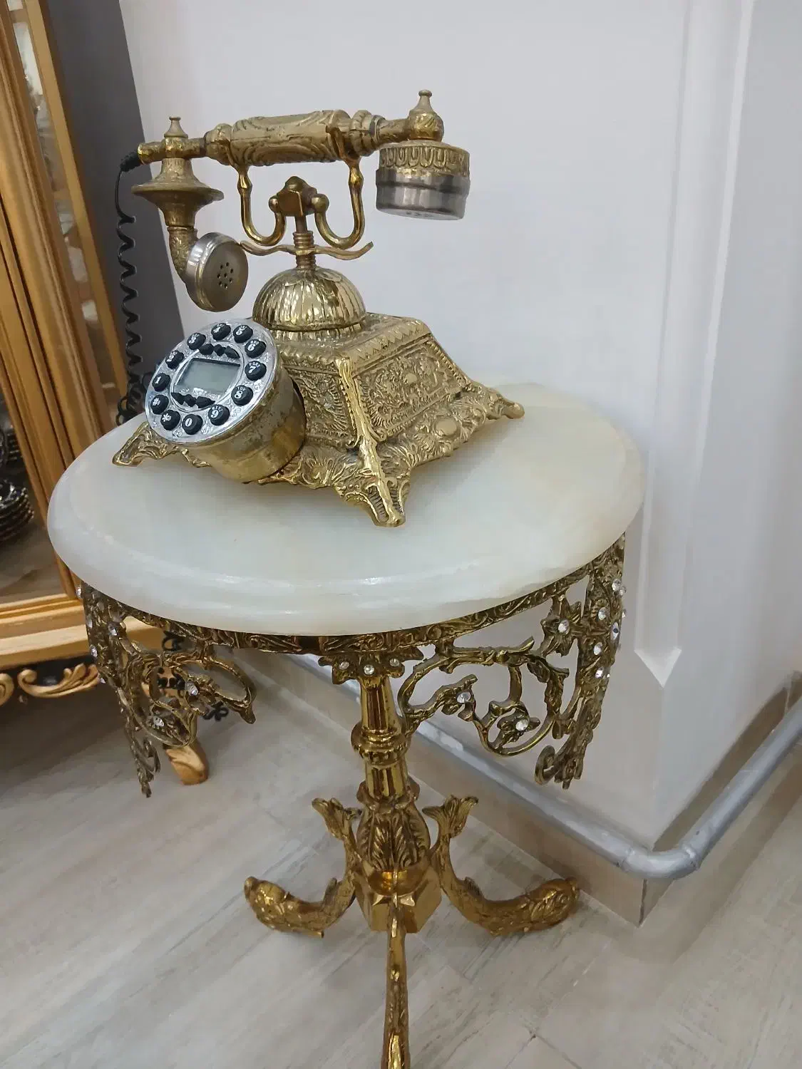 میز برنز وتلفن برنز|میز تلفن|میاندوآب, |دیوار