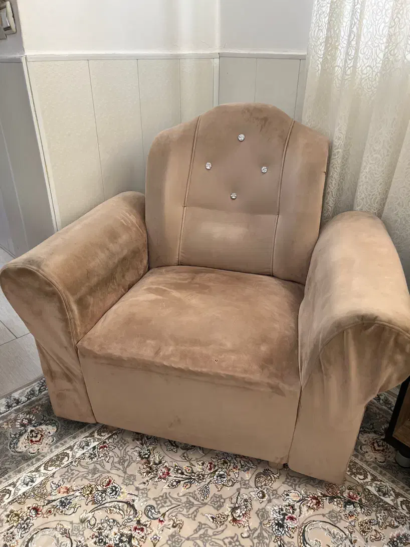 مبل|مبلمان خانگی و میز عسلی|گلوگاه, |دیوار