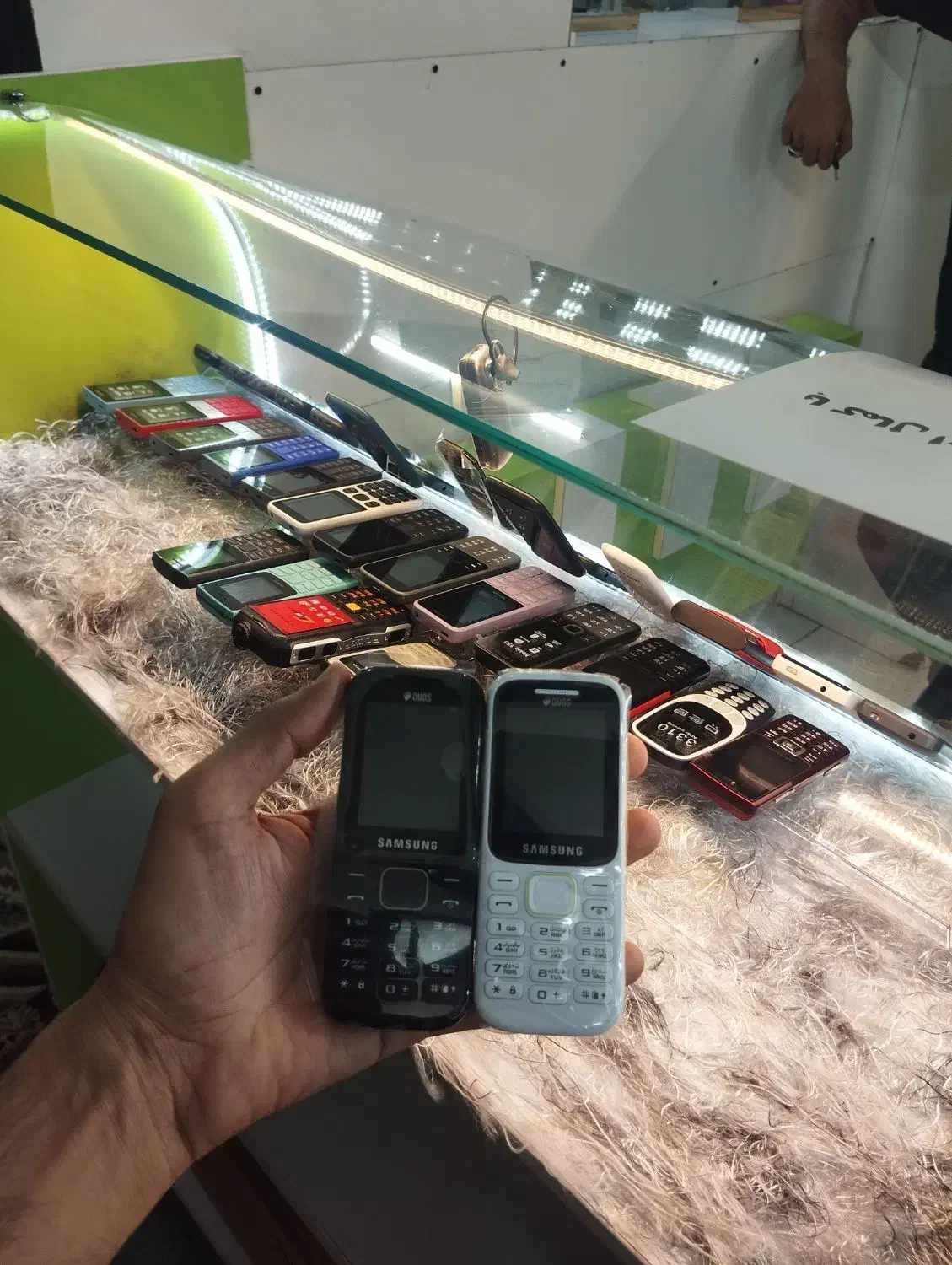 پخش عمده و خرده موبایل ساده|موبایل|یزد, |دیوار