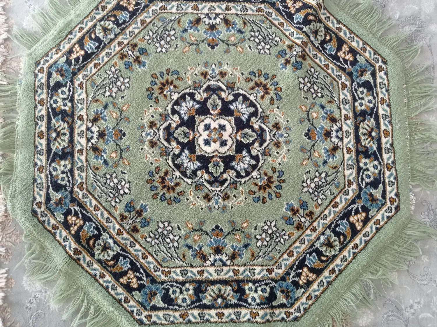 قالیچه یک متری شش ضلعی|فرش|خرمآباد, |دیوار