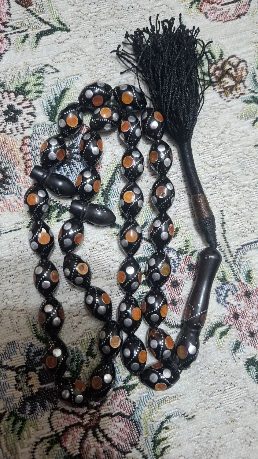 تسبیح یسر|کلکسیون اشیاء عتیقه|فولادشهر, فولادشهر|دیوار