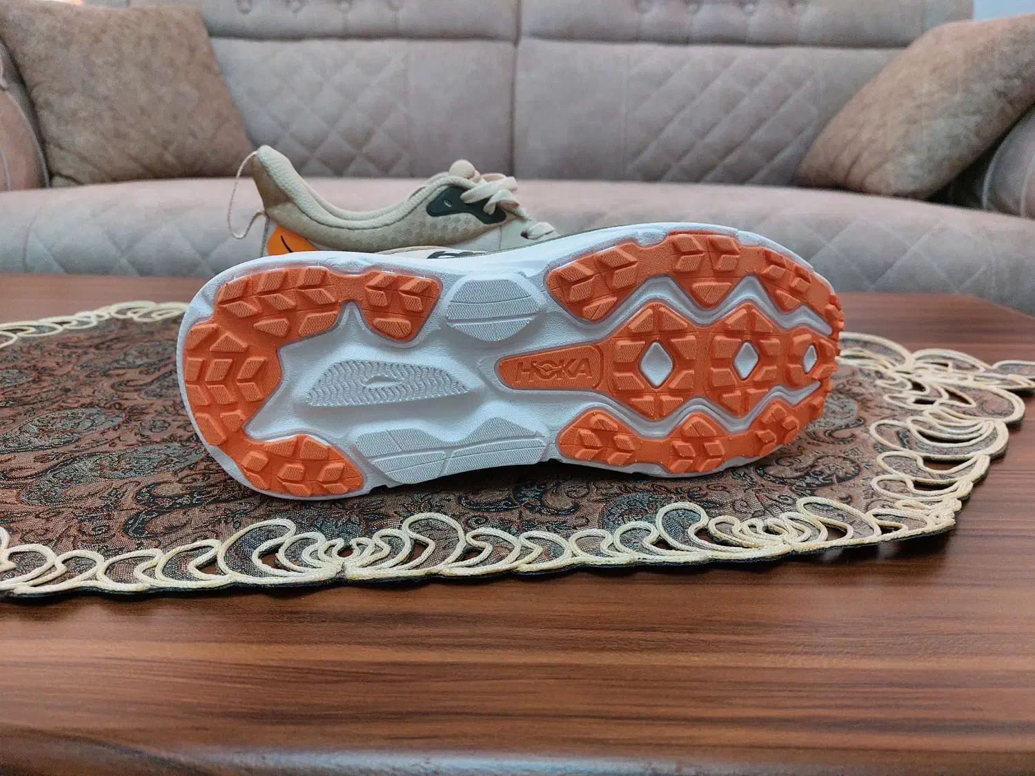 فروش کفش بروکس، هوکا، نیوبالانس|کیف، کفش، کمربند|شیراز, میدان قائم|دیوار