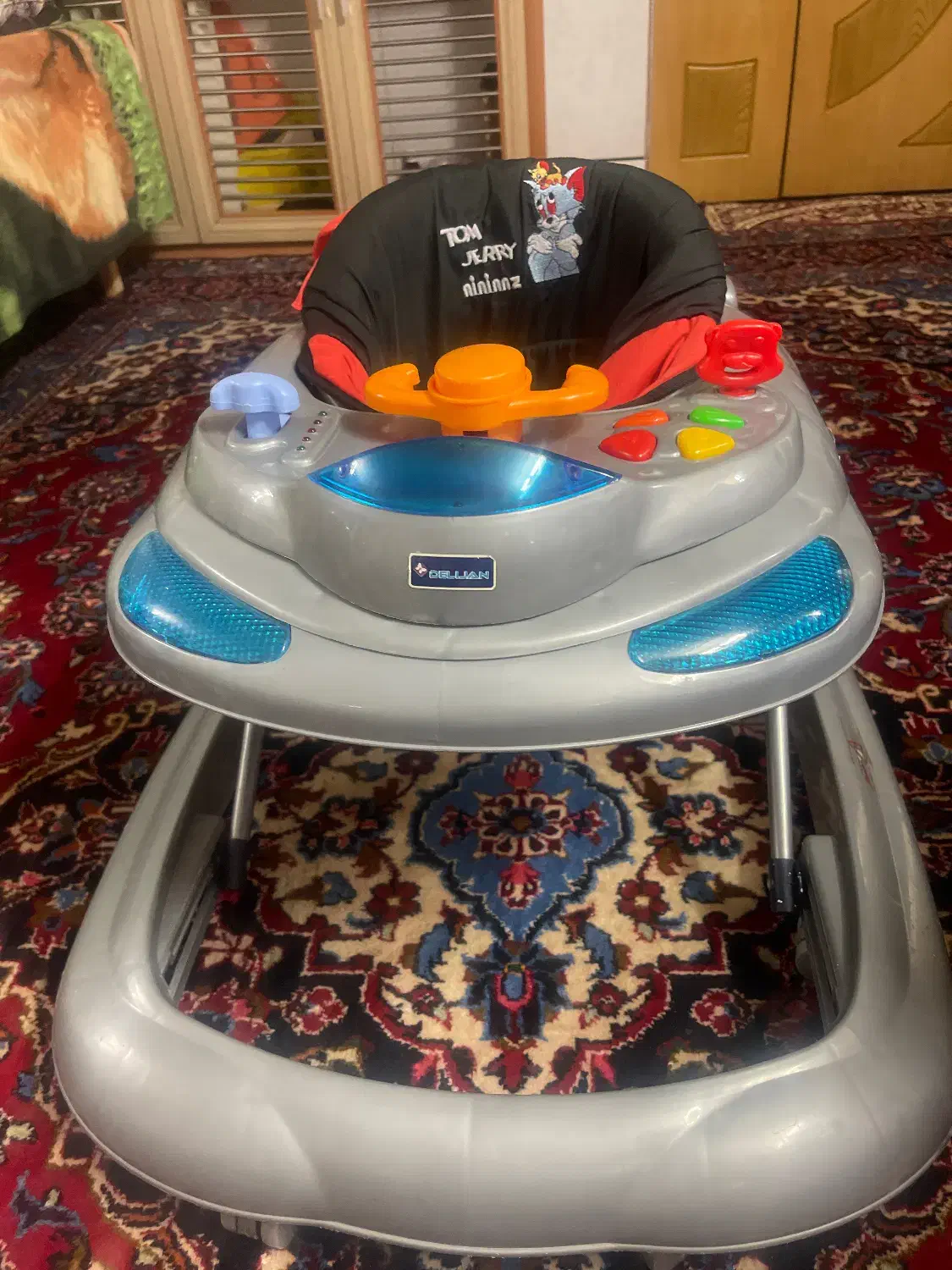 روروئک|کالسکه و لوازم جانبی|اصفهان, سروستان|دیوار