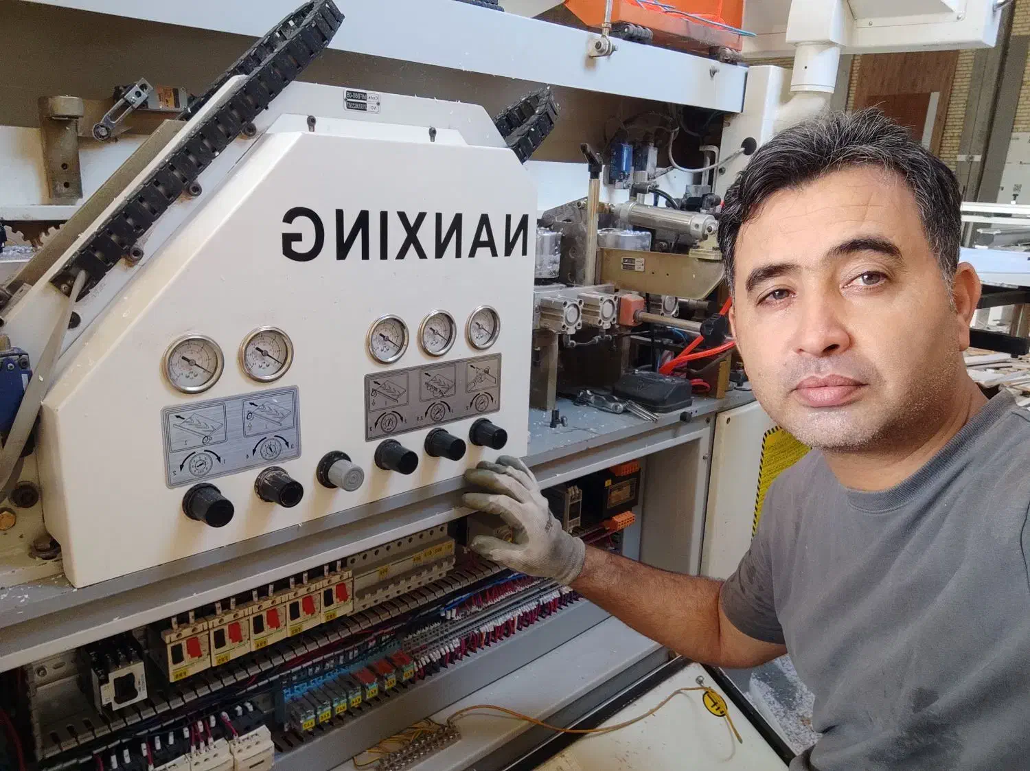 برقکار صنعتی و ساختمانی|خدمات پیشه و مهارت|اهواز, گلستان|دیوار