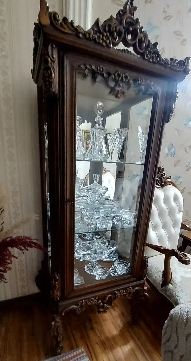 ویترین چوبی منبت کاری شده|بوفه، ویترین، کنسول|تهران, فدک|دیوار