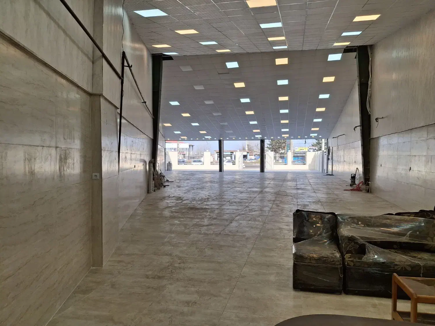 اجاره نمایشگاه فروشگاه صفر نوساز|اجارهٔ مغازه و غرفه|رشت, حومه رشت|دیوار