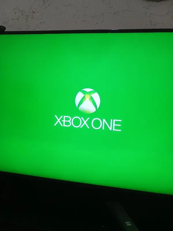 Xbox one S|کنسول، بازی ویدئویی و آنلاین|شیراز, شاهچراغ|دیوار