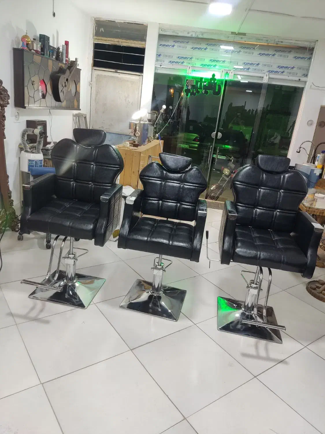 لوازم آرایشگاه صندلی گلایل پدالی سرشور تخت میکاپ|آرایشگاه و سالنهای زیبایی|مشهد, سپاد|دیوار