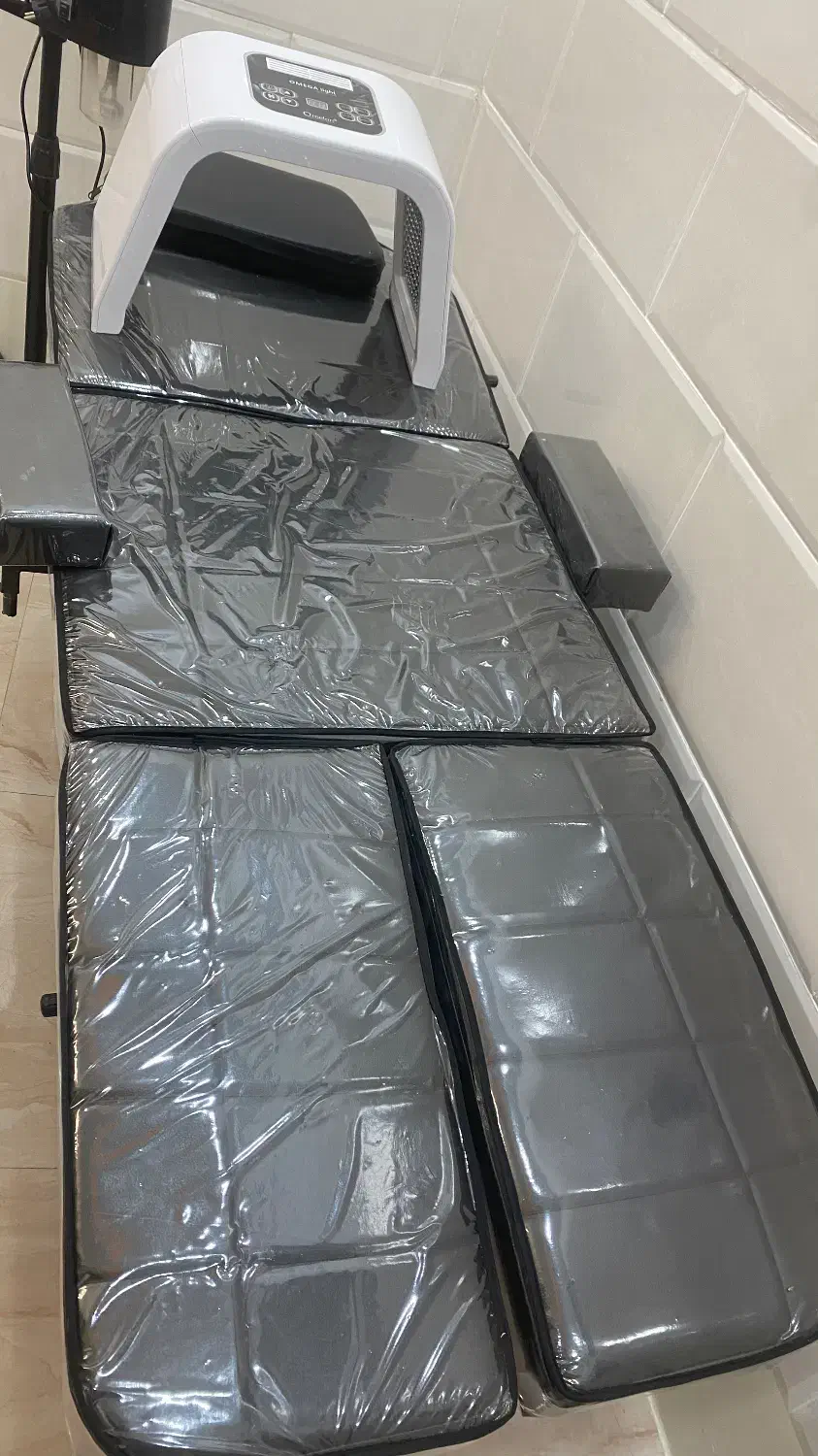 تخت و‌تجهیزات پاکسازی و میزناخن|آرایشگاه و سالن‌های زیبایی|رشت, چله خانه|دیوار