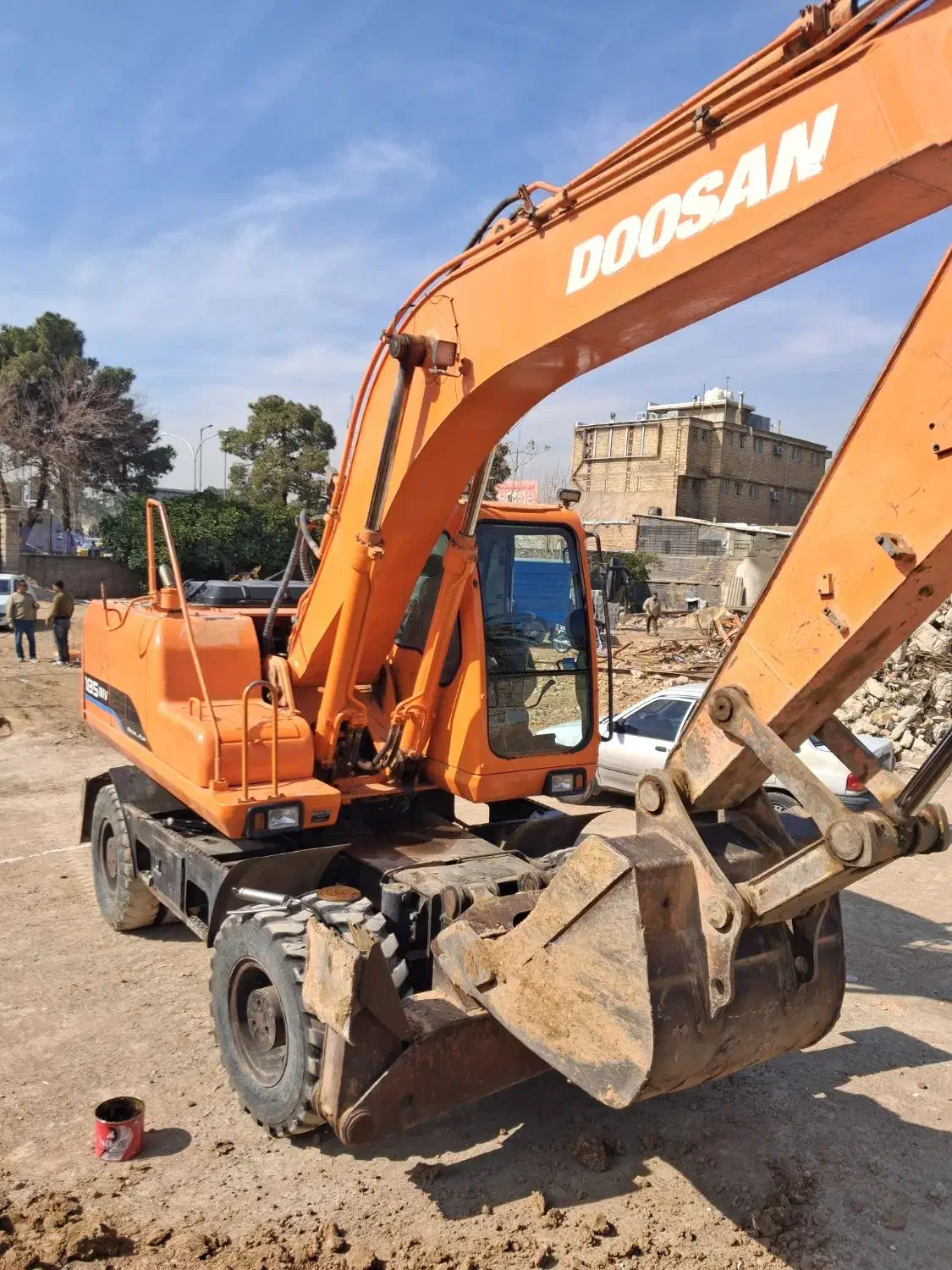 بیل لاستیکی دوسان ۱۸۵|خودرو سنگین|تهران, امانیه|دیوار