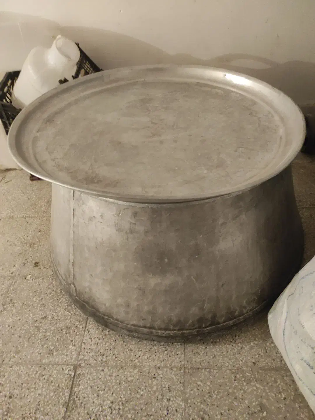 دیگ بزرگ روحی|ظروف پختوپز|قوچان, |دیوار