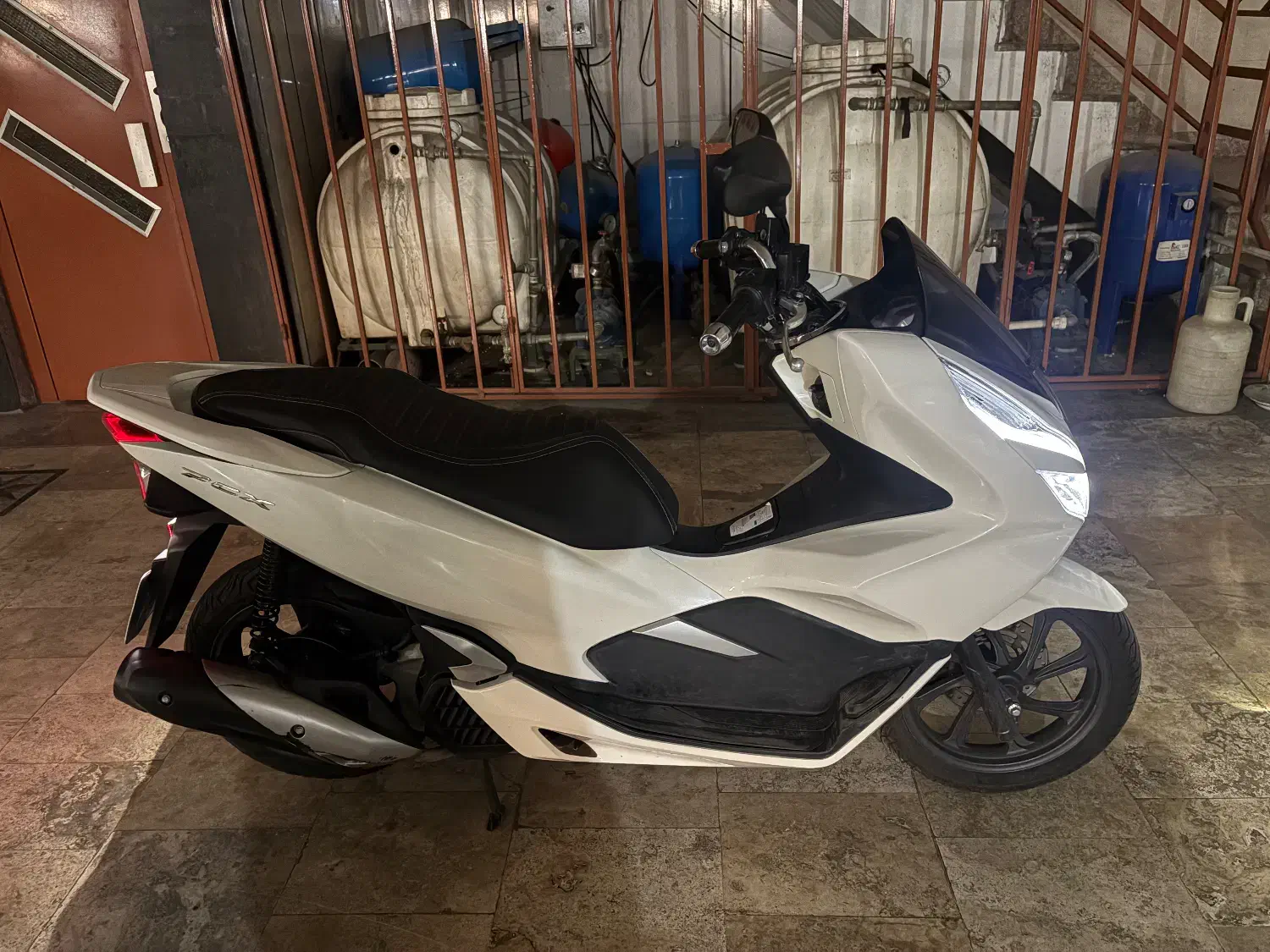 PCX 1400|موتورسیکلت|تهران, شکوفه (عبدل آباد)|دیوار