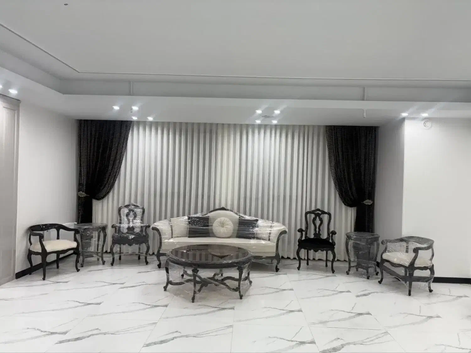 مبل کلاسیک نونو فروش فوری|مبلمان خانگی و میز عسلی|تهران, گلستان (شهرک راه آهن)|دیوار