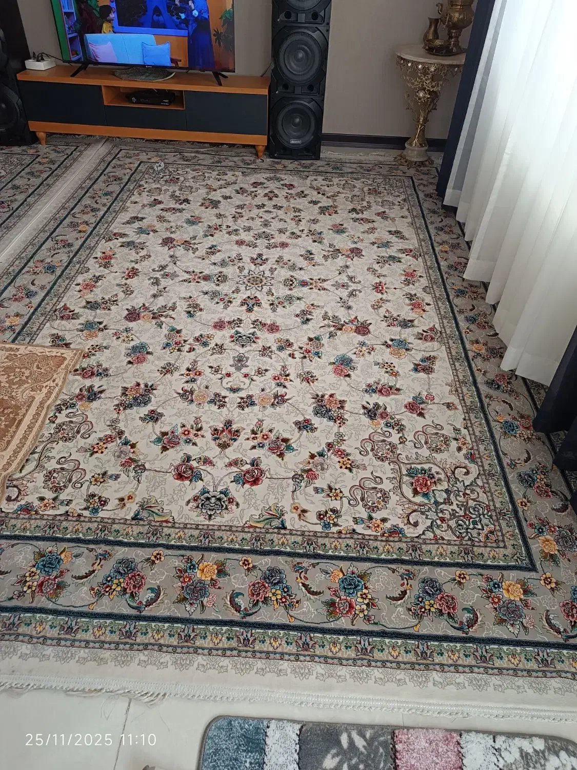 دوعدد فرش نگین افشان 9متری سالم بدون ایراد پارگی|فرش|چهارباغ, |دیوار