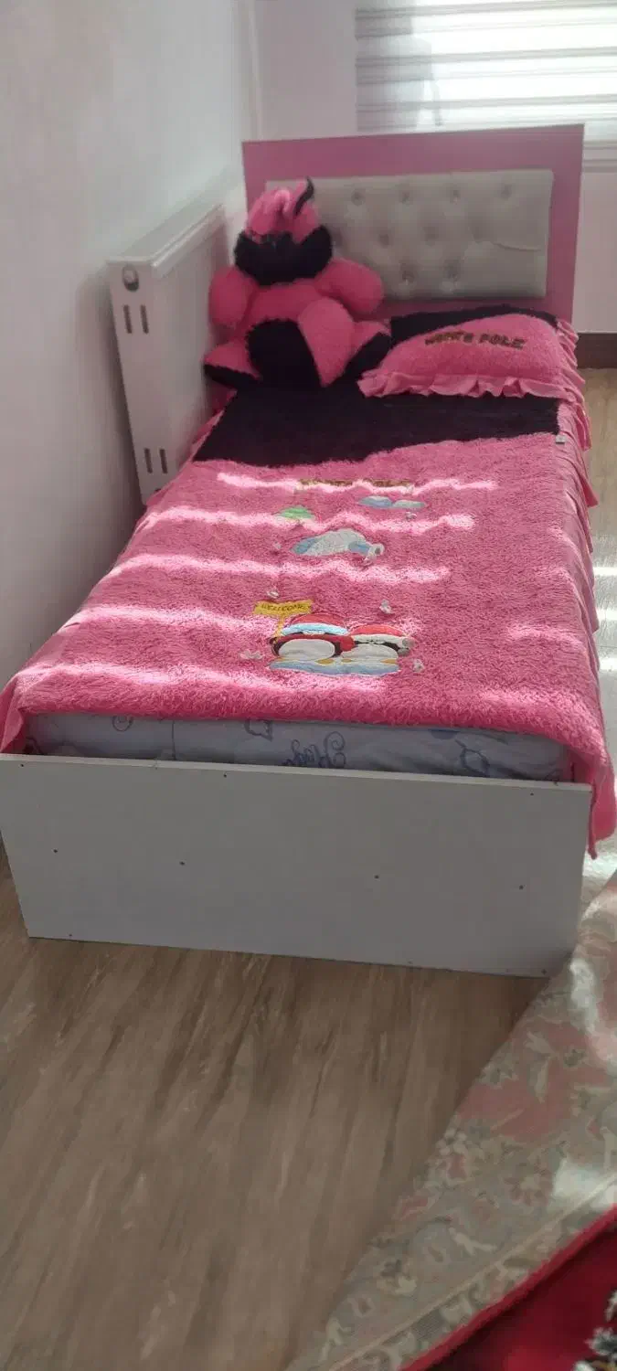 تخت باتشک وروتختی|تخت و سرویس خواب|ملایر, |دیوار