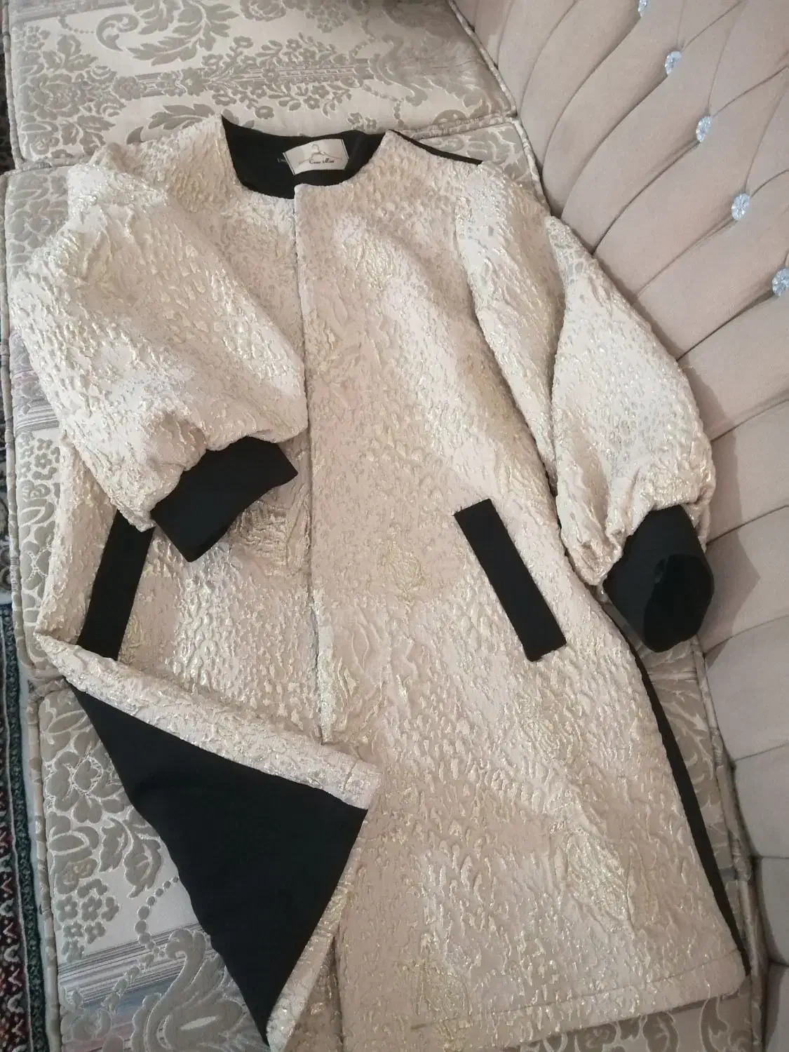 پالتو و مانتو ژاکارد نو استفاده نشده قیمت500|لباس|کاشمر, |دیوار