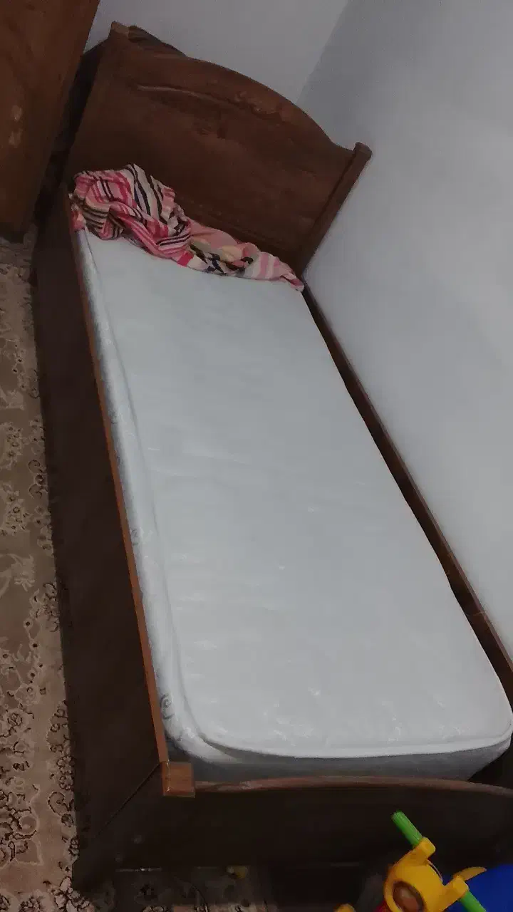 تخت یک نفره سالم با کاور فقط پنج ماه استفاده شده|تخت و سرویس خواب|اسلامشهر, شهرک مهدیه|دیوار