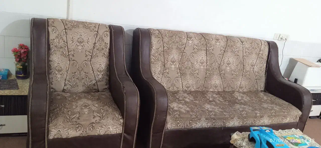 یک دست مبل هفت‌نفره|مبلمان خانگی و میز عسلی|زارچ, |دیوار