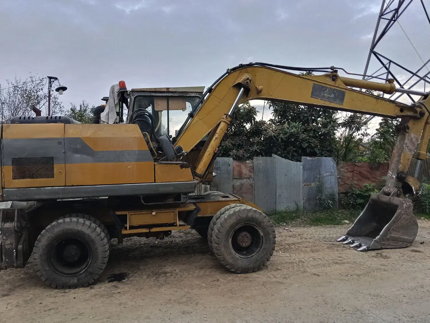 بیل لاستیکی هپکو HE100B|خودرو سنگین|صومعهسرا, |دیوار