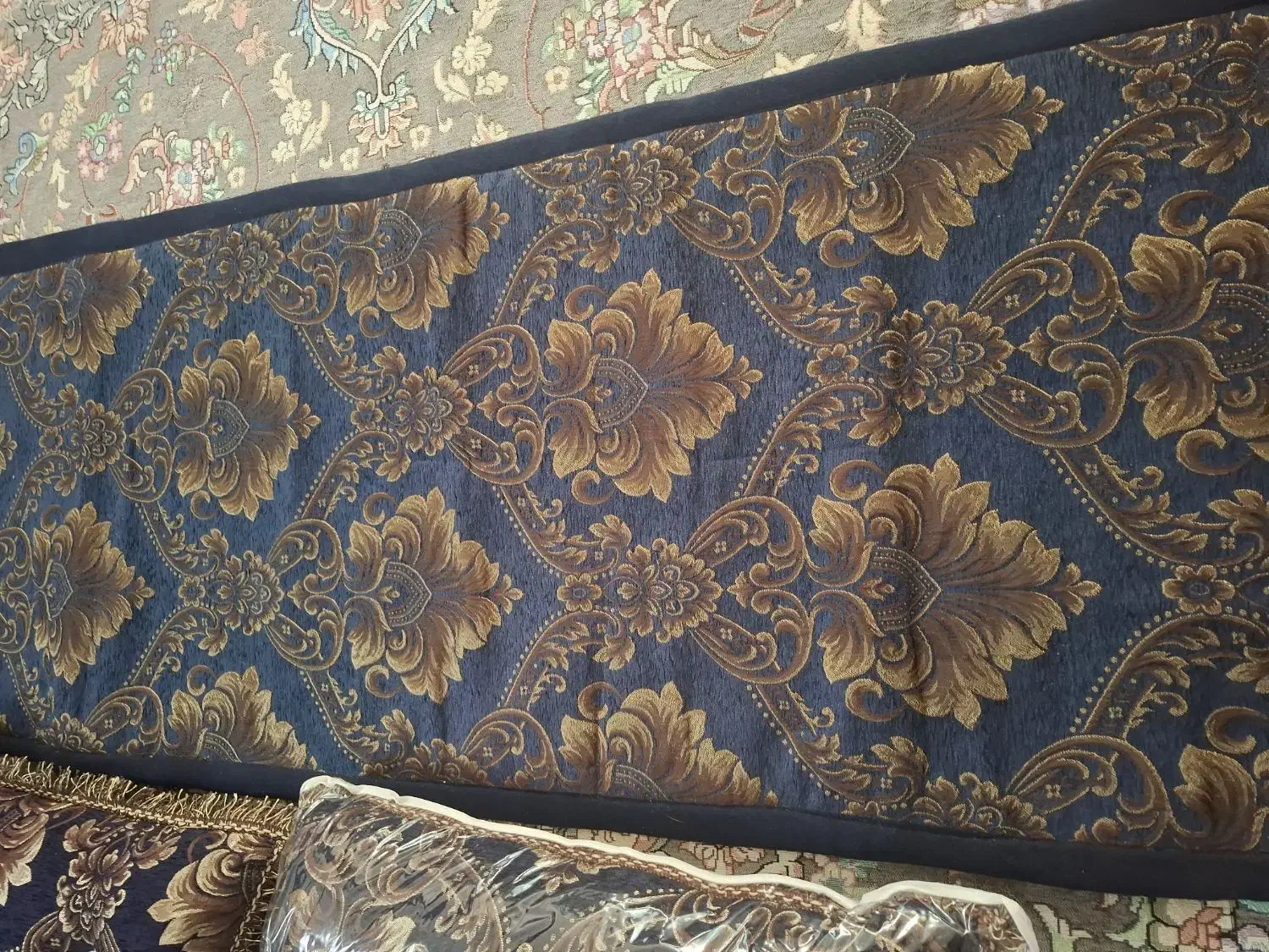 پشتی شاه نشین نو و استفاده نشده|پشتی|اصفهان, کوی نرگس|دیوار