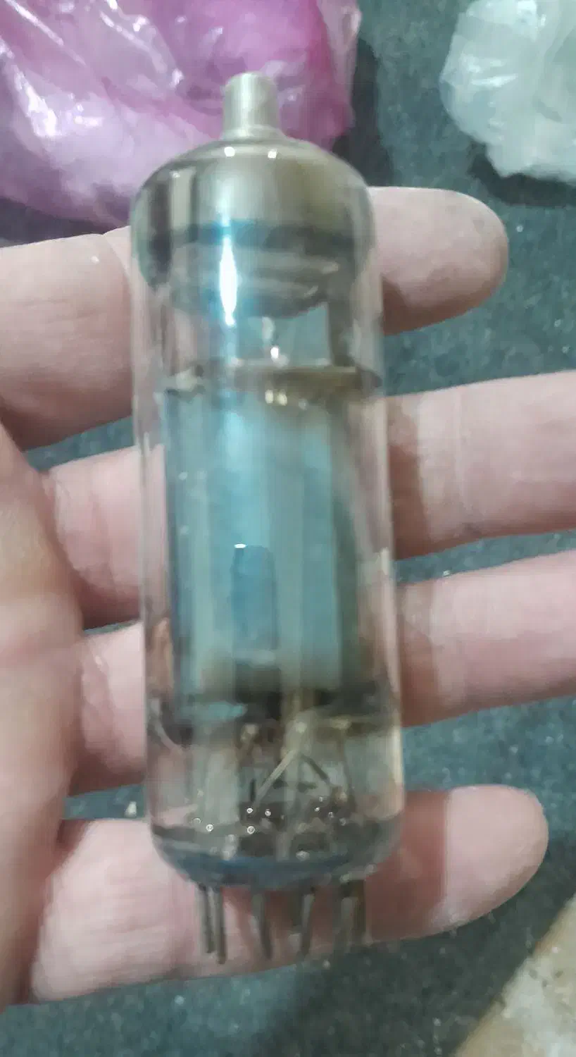 دوعدد لامپ تلوزیون  قدیمی و برد حدود ۵۰ سال پیش|کلکسیون اشیاء عتیقه|رباطکریم, رباطکریم|دیوار