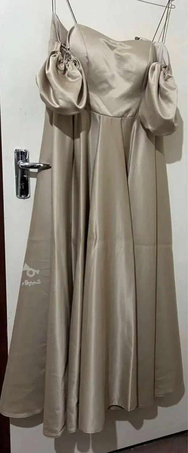 لباس مجلسی|لباس|بندر انزلی, استادیوم|دیوار