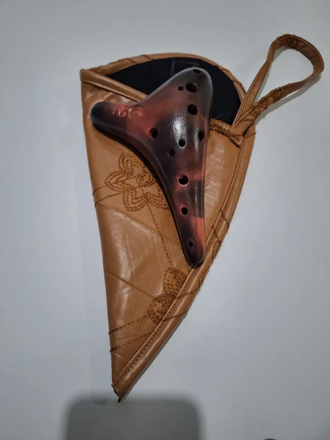 اکارینا|سازهای بادی|ری, علایین|دیوار