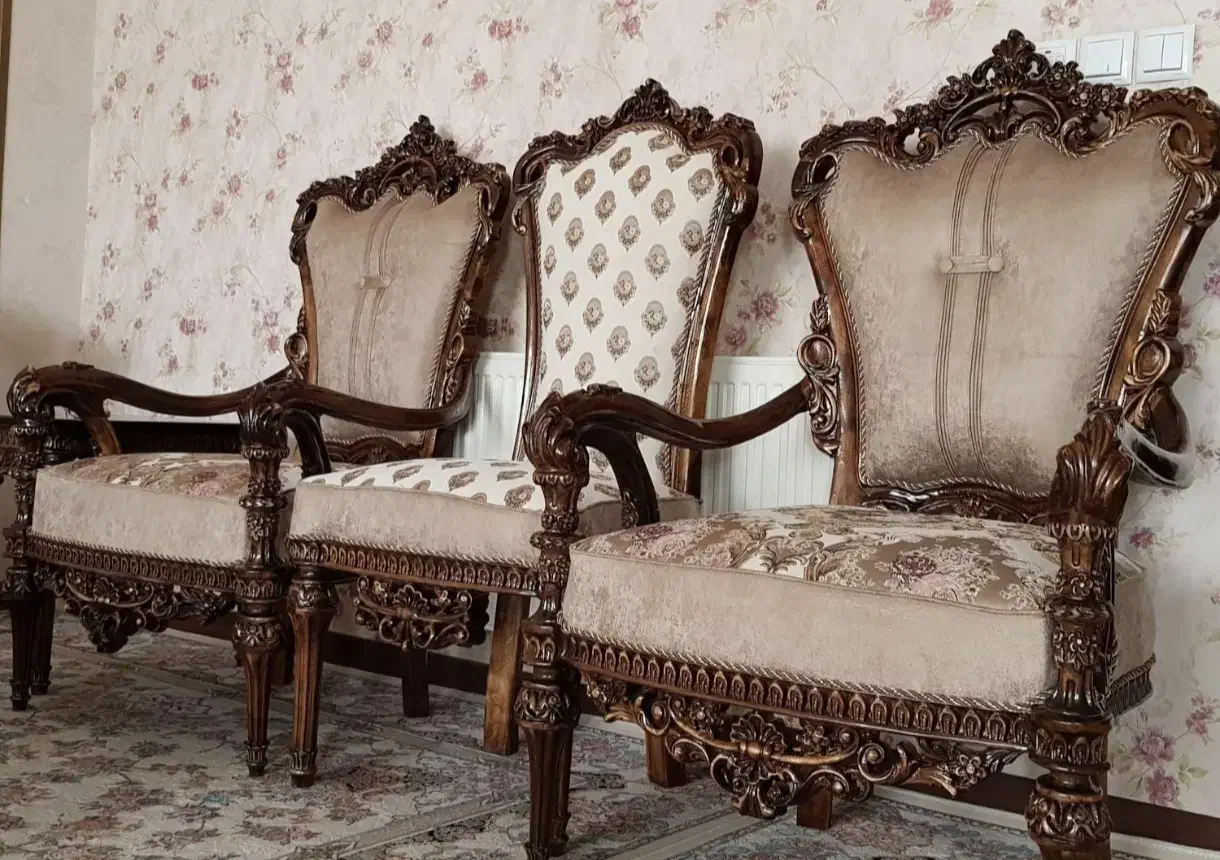 مبل ۹ نفره سلطنتی کاملا نو زیر قیمت|مبلمان خانگی و میز عسلی|اصفهان, همدانیان|دیوار