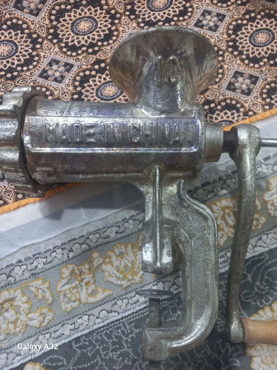 چرخ گوشت دستی آنتیک|کلکسیون اشیاء عتیقه|بهارستان, |دیوار
