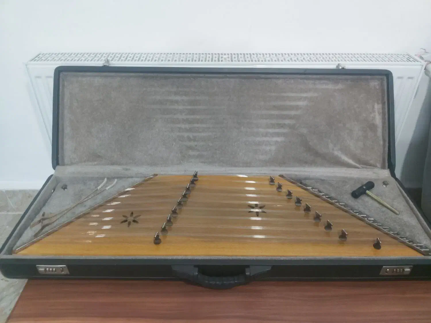 سنتور|سازهای سنتی|دهگلان, |دیوار